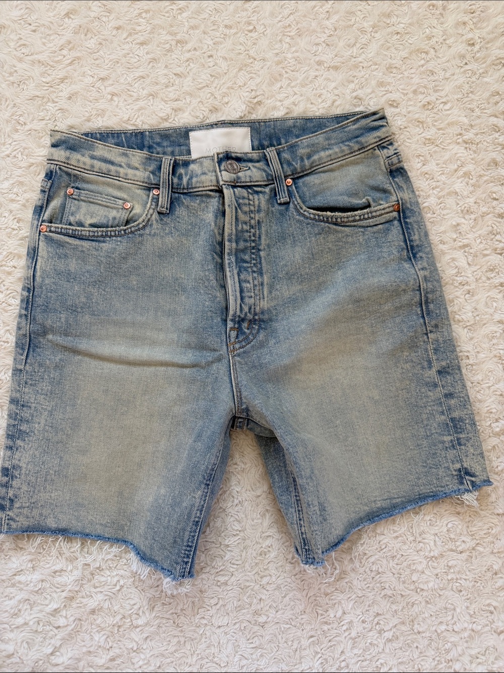 MOTHER Superior Denim The Tripper Cutoff Fray